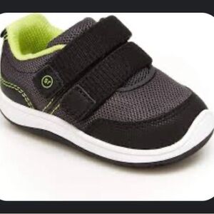 Stride Rite 360 Dash Black and Green Wide Feet Memory Foam Shoes 4.5 Toddler